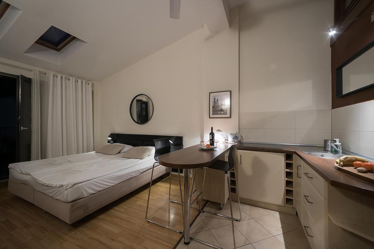 Main Square Studio With Terrace & Air Condition Красков Екстериор снимка