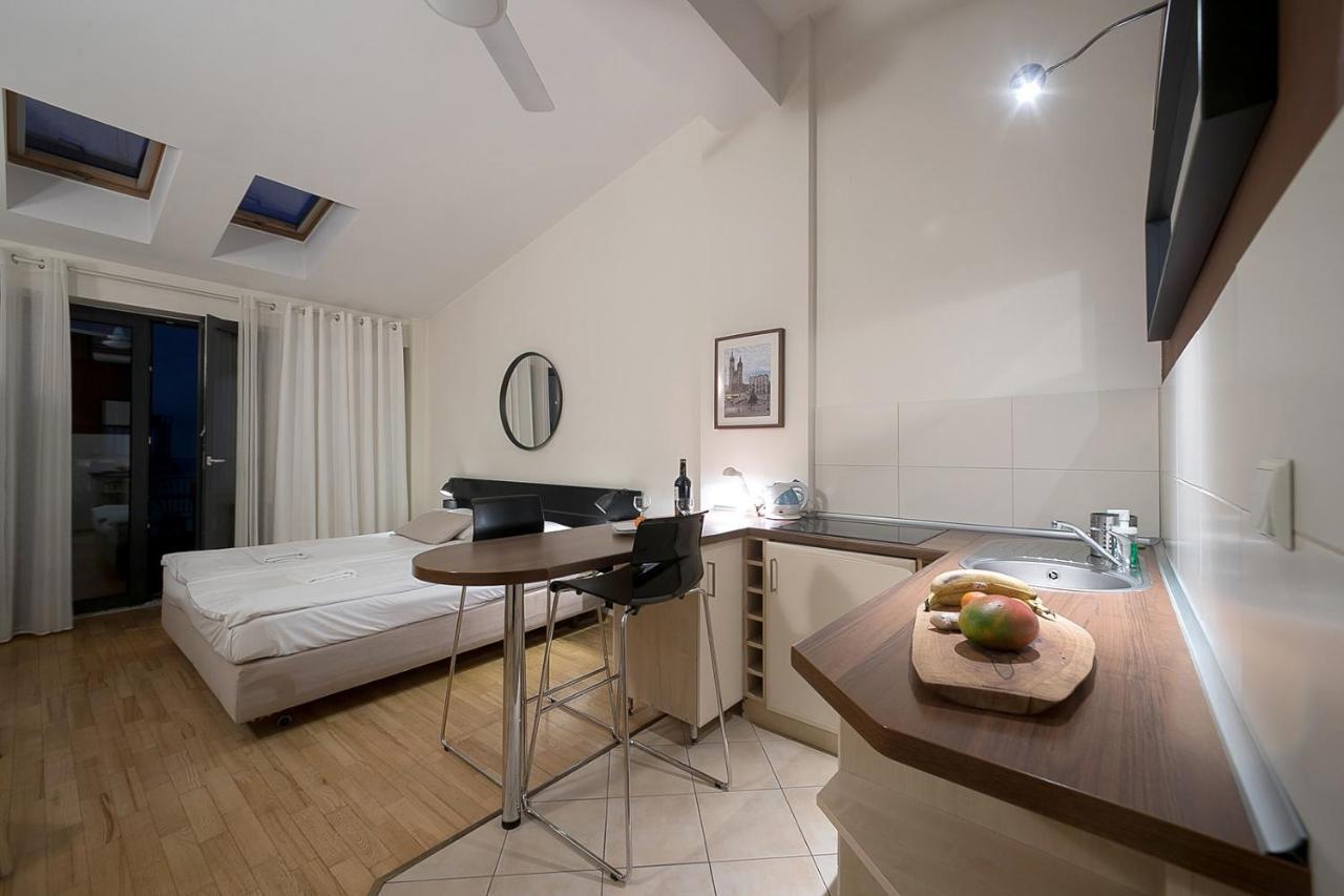 Main Square Studio With Terrace & Air Condition Красков Екстериор снимка